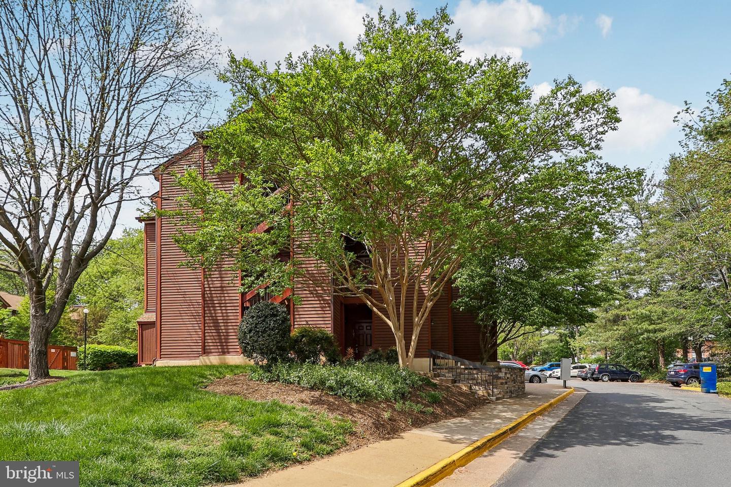 2816 LEE OAKS PL #102, FALLS CHURCH, Virginia 22046, 2 Bedrooms Bedrooms, 5 Rooms Rooms,2 BathroomsBathrooms,Residential,For sale,2816 LEE OAKS PL #102,VAFX2233310 MLS # VAFX2233310