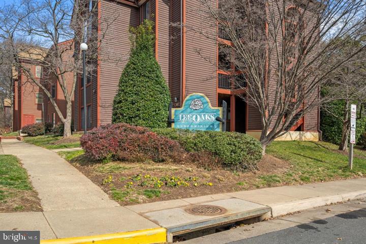 2816 LEE OAKS PL #102, FALLS CHURCH, Virginia 22046, 2 Bedrooms Bedrooms, 5 Rooms Rooms,2 BathroomsBathrooms,Residential,For sale,2816 LEE OAKS PL #102,VAFX2233310 MLS # VAFX2233310