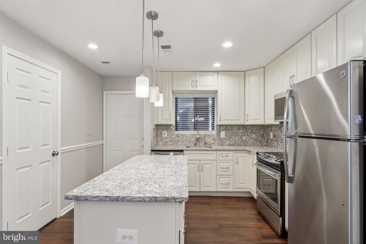 2816 LEE OAKS PL #102, FALLS CHURCH, Virginia 22046, 2 Bedrooms Bedrooms, 5 Rooms Rooms,2 BathroomsBathrooms,Residential,For sale,2816 LEE OAKS PL #102,VAFX2233310 MLS # VAFX2233310