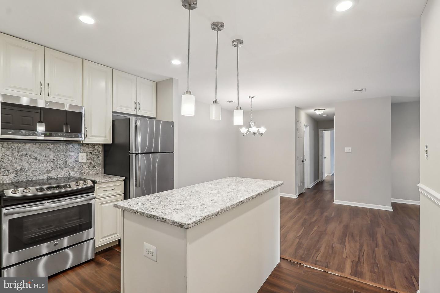 2816 LEE OAKS PL #102, FALLS CHURCH, Virginia 22046, 2 Bedrooms Bedrooms, 5 Rooms Rooms,2 BathroomsBathrooms,Residential,For sale,2816 LEE OAKS PL #102,VAFX2233310 MLS # VAFX2233310