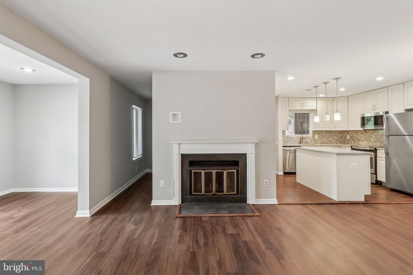 2816 LEE OAKS PL #102, FALLS CHURCH, Virginia 22046, 2 Bedrooms Bedrooms, 5 Rooms Rooms,2 BathroomsBathrooms,Residential,For sale,2816 LEE OAKS PL #102,VAFX2233310 MLS # VAFX2233310