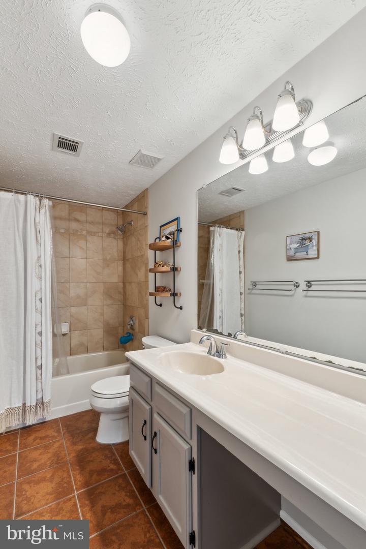 15184 HOLLEYSIDE DR, DUMFRIES, Virginia 22025, 5 Bedrooms Bedrooms, ,2 BathroomsBathrooms,Residential,For sale,15184 HOLLEYSIDE DR,VAPW2091890 MLS # VAPW2091890