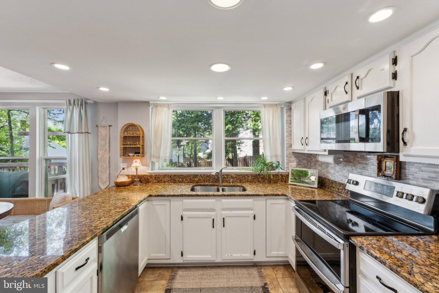 15184 HOLLEYSIDE DR, DUMFRIES, Virginia 22025, 5 Bedrooms Bedrooms, ,2 BathroomsBathrooms,Residential,For sale,15184 HOLLEYSIDE DR,VAPW2091890 MLS # VAPW2091890