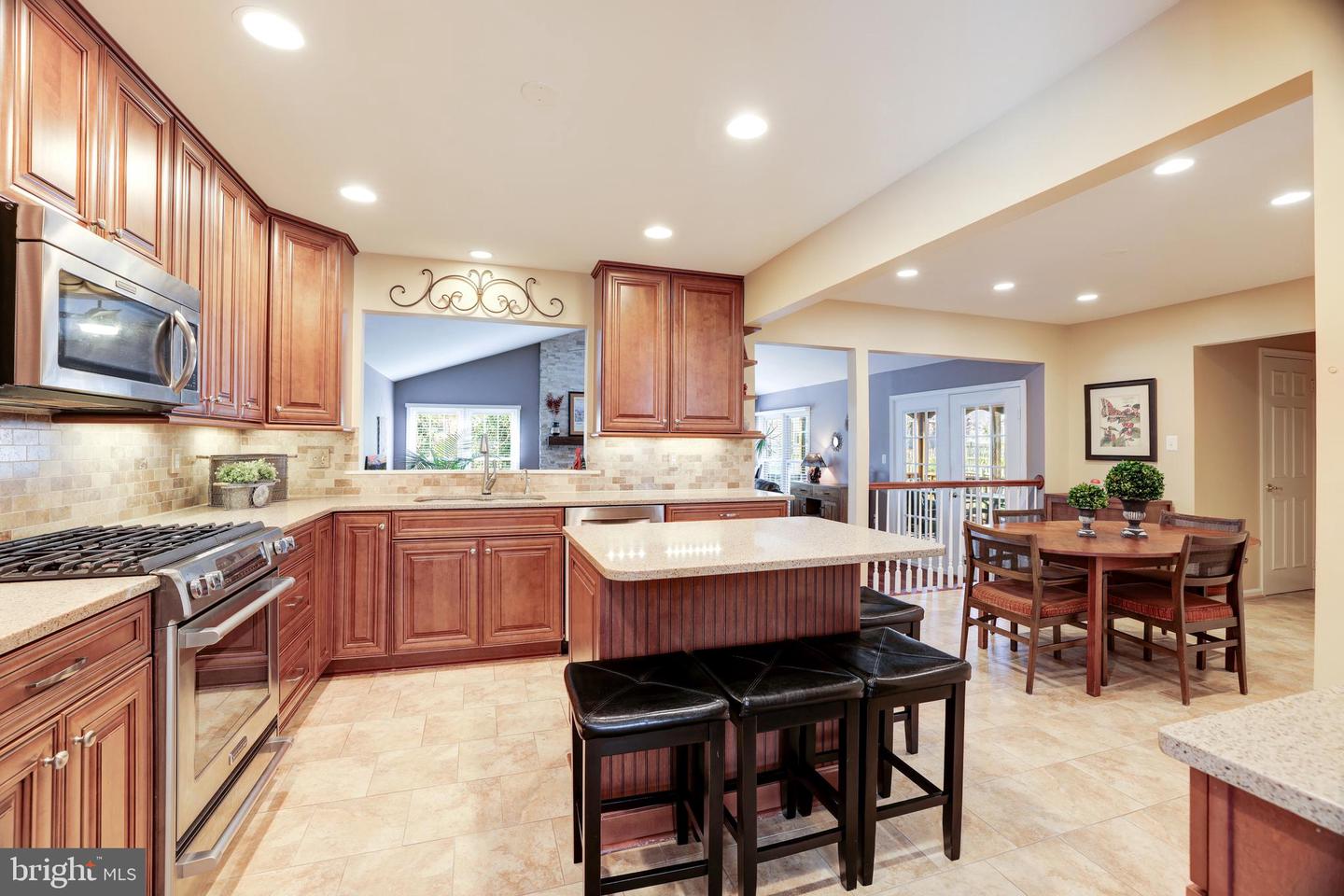 3113 KINROSS CIR, HERNDON, Virginia 20171, 6 Bedrooms Bedrooms, ,4 BathroomsBathrooms,Residential,For sale,3113 KINROSS CIR,VAFX2164344 MLS # VAFX2164344