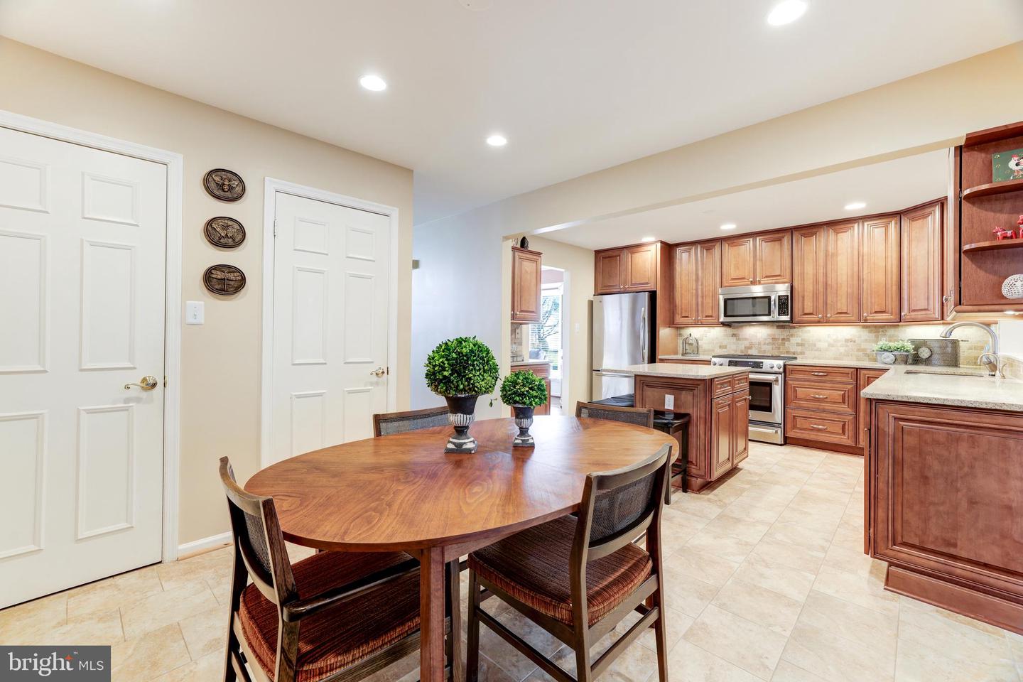 3113 KINROSS CIR, HERNDON, Virginia 20171, 6 Bedrooms Bedrooms, ,4 BathroomsBathrooms,Residential,For sale,3113 KINROSS CIR,VAFX2164344 MLS # VAFX2164344