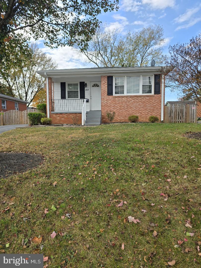 211 CATOCTIN CIR NE, LEESBURG, Virginia 20176, 3 Bedrooms Bedrooms, 11 Rooms Rooms,2 BathroomsBathrooms,Residential,For sale,211 CATOCTIN CIR NE,VALO2083326 MLS # VALO2083326