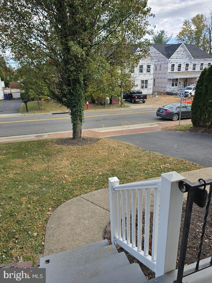 211 CATOCTIN CIR NE, LEESBURG, Virginia 20176, 3 Bedrooms Bedrooms, 11 Rooms Rooms,2 BathroomsBathrooms,Residential,For sale,211 CATOCTIN CIR NE,VALO2083326 MLS # VALO2083326