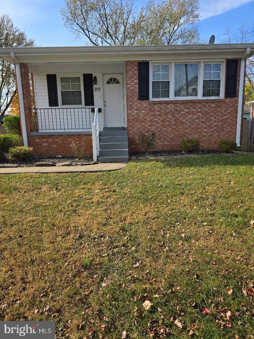 211 CATOCTIN CIR NE, LEESBURG, Virginia 20176, 3 Bedrooms Bedrooms, 11 Rooms Rooms,2 BathroomsBathrooms,Residential,For sale,211 CATOCTIN CIR NE,VALO2083326 MLS # VALO2083326
