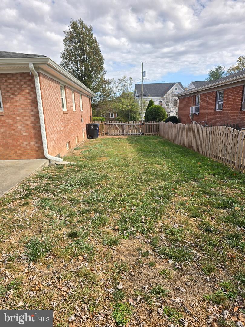 211 CATOCTIN CIR NE, LEESBURG, Virginia 20176, 3 Bedrooms Bedrooms, 11 Rooms Rooms,2 BathroomsBathrooms,Residential,For sale,211 CATOCTIN CIR NE,VALO2083326 MLS # VALO2083326