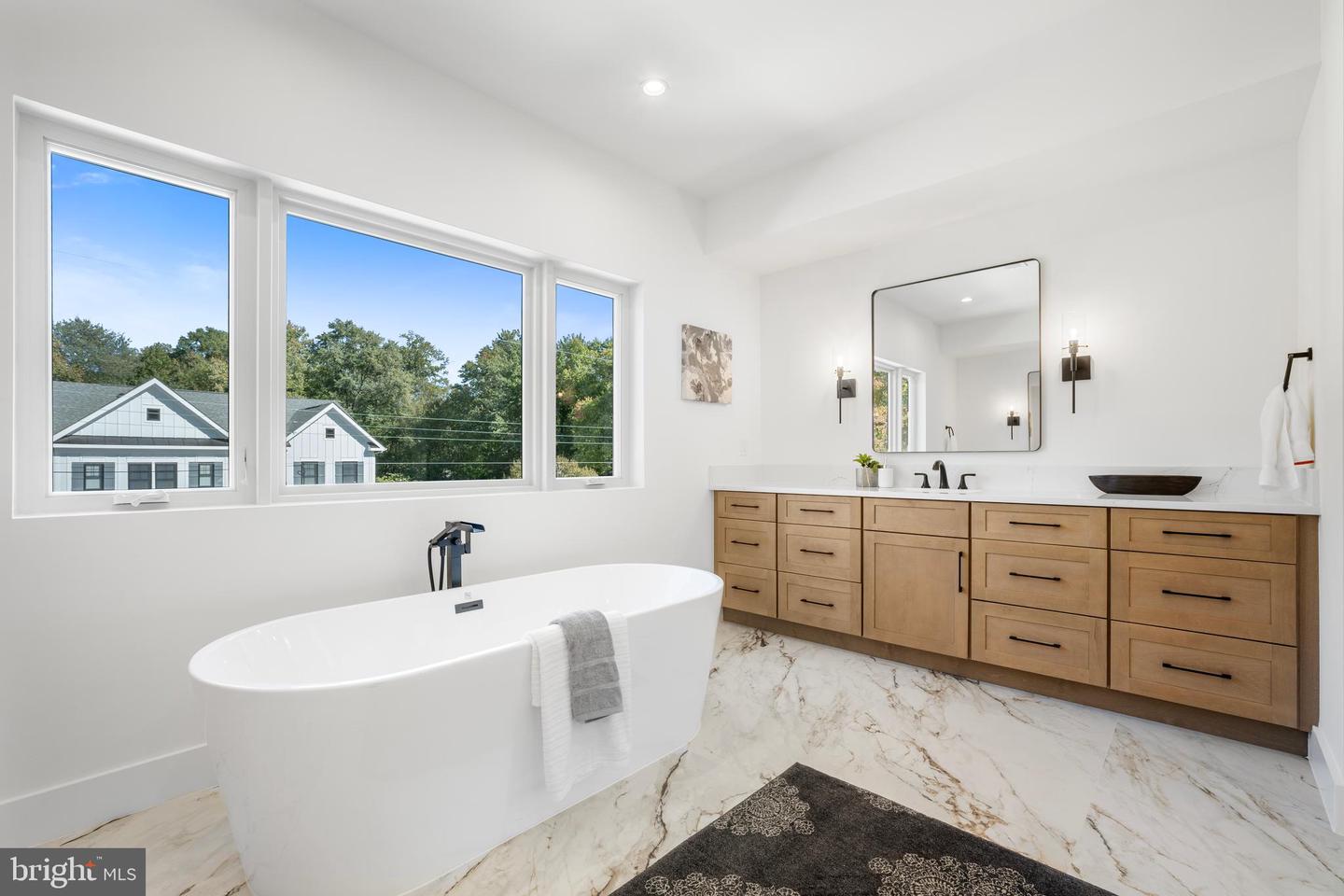 1208 ROSS DR SW, VIENNA, Virginia 22180, 6 Bedrooms Bedrooms, ,6 BathroomsBathrooms,Residential,For sale,1208 ROSS DR SW,VAFX2216108 MLS # VAFX2216108
