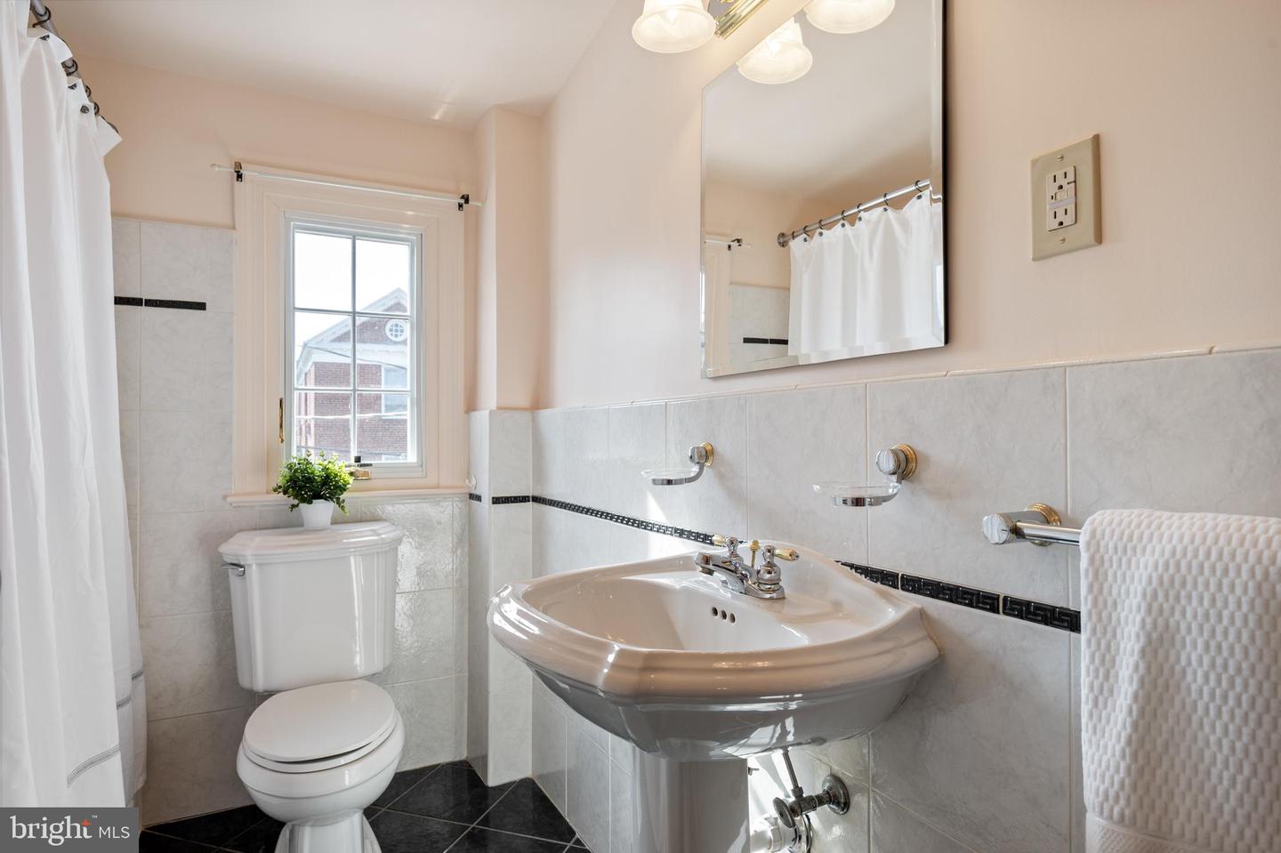 915 S SAINT ASAPH ST, ALEXANDRIA, Virginia 22314, 3 Bedrooms Bedrooms, ,3 BathroomsBathrooms,Residential,For sale,915 S SAINT ASAPH ST,VAAX2040590 MLS # VAAX2040590
