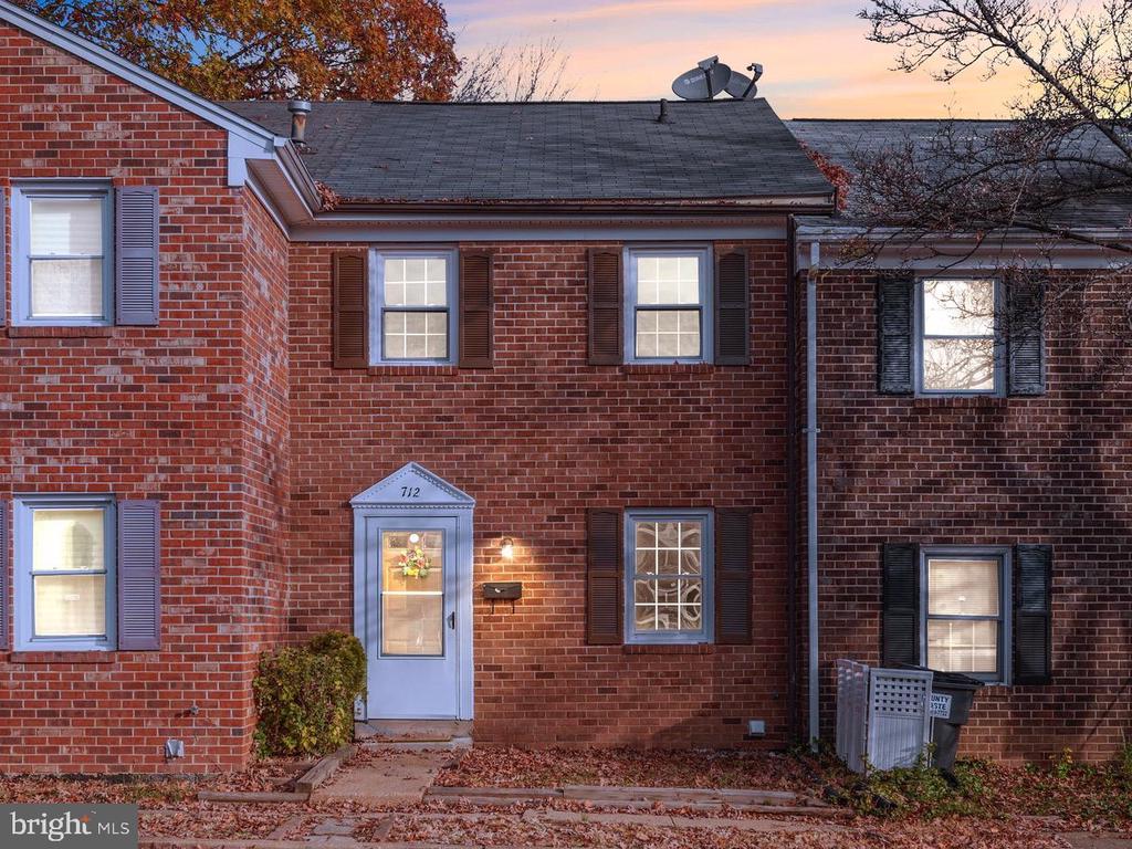 712 OLDE GREENWICH CIR, FREDERICKSBURG, Virginia 22408, 4 Bedrooms Bedrooms, ,2 BathroomsBathrooms,Residential,OLDE GREENWICH,712 OLDE GREENWICH CIR,VASP2032728 MLS # VASP2032728