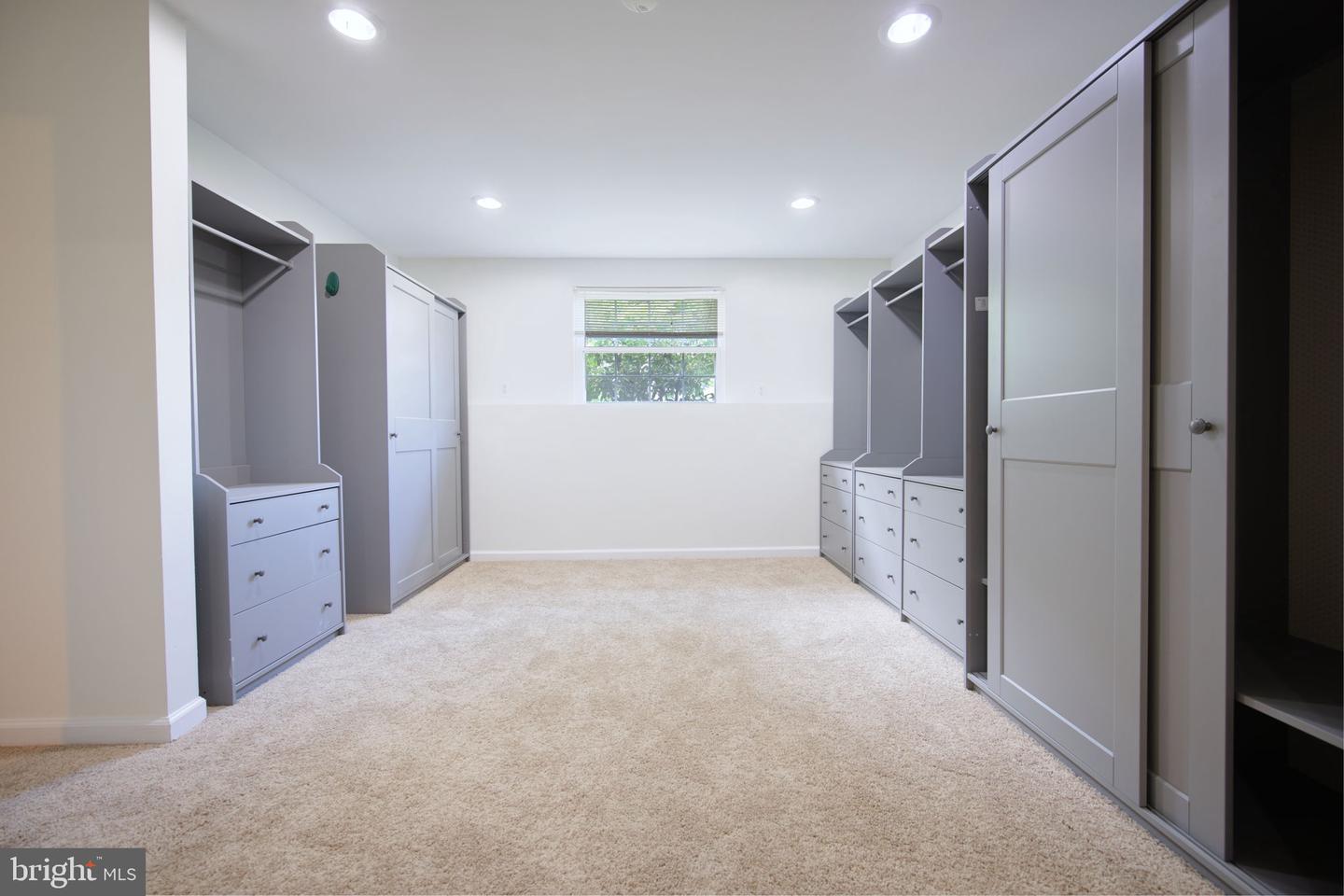 6406 HOLYOKE DR, ANNANDALE, Virginia 22003, 4 Bedrooms Bedrooms, ,2 BathroomsBathrooms,Residential,For sale,6406 HOLYOKE DR,VAFX2220394 MLS # VAFX2220394
