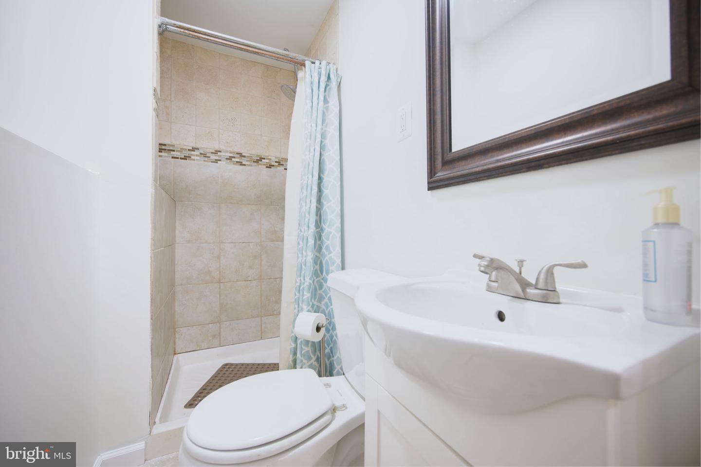 6406 HOLYOKE DR, ANNANDALE, Virginia 22003, 4 Bedrooms Bedrooms, ,2 BathroomsBathrooms,Residential,For sale,6406 HOLYOKE DR,VAFX2220394 MLS # VAFX2220394