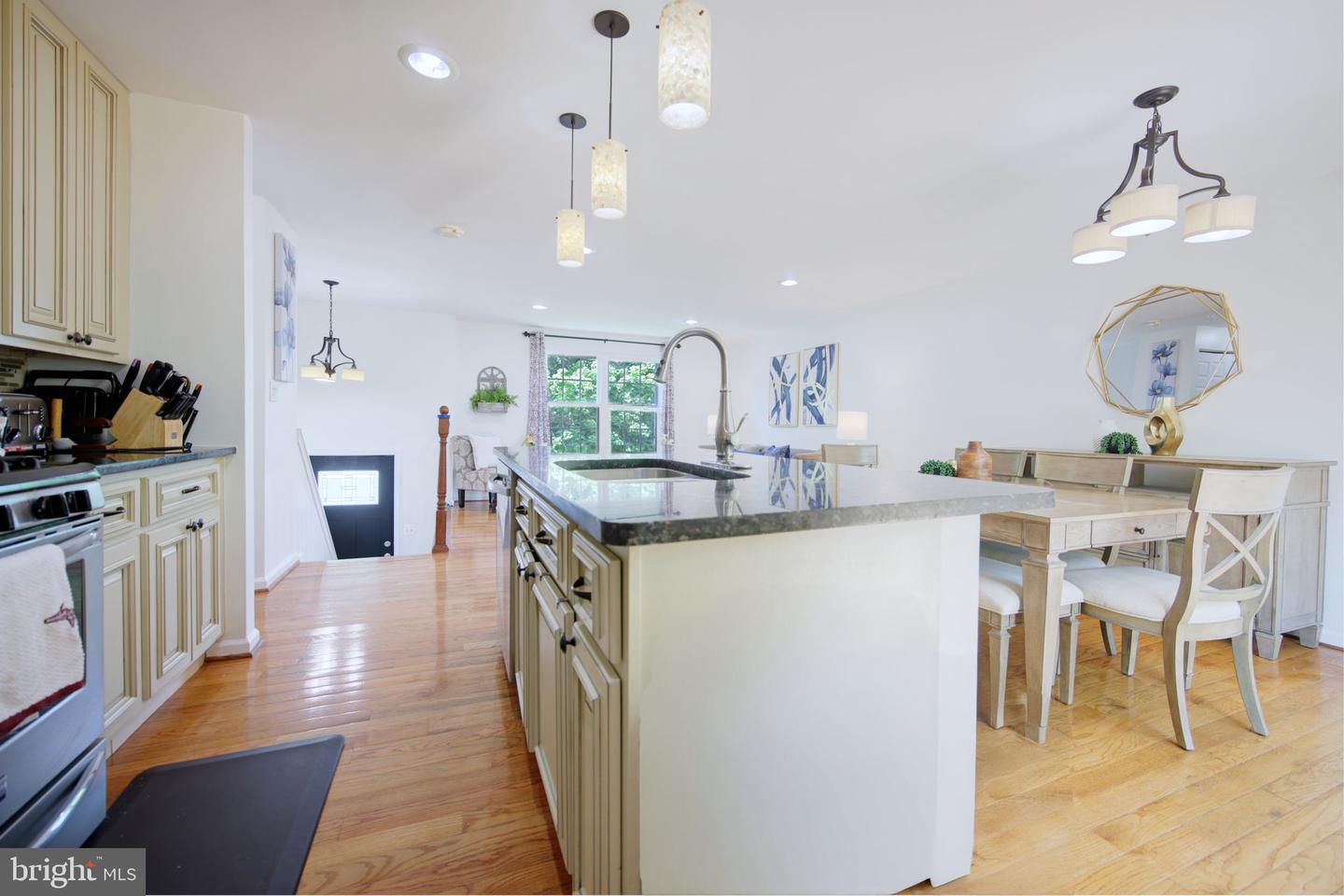 6406 HOLYOKE DR, ANNANDALE, Virginia 22003, 4 Bedrooms Bedrooms, ,2 BathroomsBathrooms,Residential,For sale,6406 HOLYOKE DR,VAFX2220394 MLS # VAFX2220394