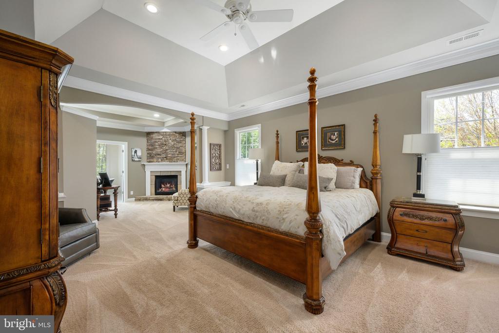 11905 OLD ELM CT, SPOTSYLVANIA, Virginia 22551, 5 Bedrooms Bedrooms, ,5 BathroomsBathrooms,Residential,11905 OLD ELM CT,VASP2032532 MLS # VASP2032532