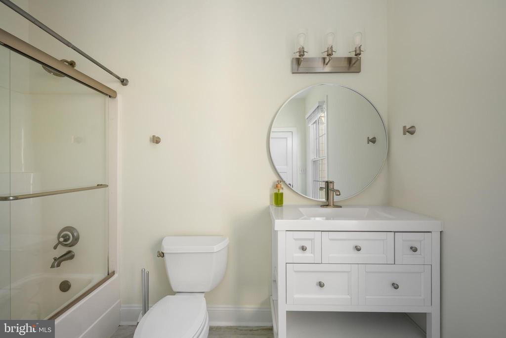 11905 OLD ELM CT, SPOTSYLVANIA, Virginia 22551, 5 Bedrooms Bedrooms, ,5 BathroomsBathrooms,Residential,11905 OLD ELM CT,VASP2032532 MLS # VASP2032532