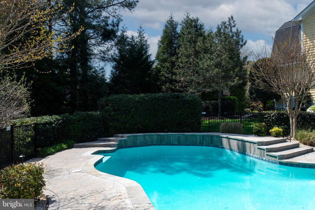 11905 OLD ELM CT, SPOTSYLVANIA, Virginia 22551, 5 Bedrooms Bedrooms, ,5 BathroomsBathrooms,Residential,11905 OLD ELM CT,VASP2032532 MLS # VASP2032532