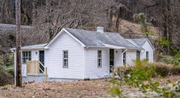 1121 MONACAN TRAIL RD, CHARLOTTESVILLE, Virginia 22903, 3 Bedrooms Bedrooms, ,1 BathroomBathrooms,Residential,1121 MONACAN TRAIL RD,VAAB2000964 MLS # VAAB2000964