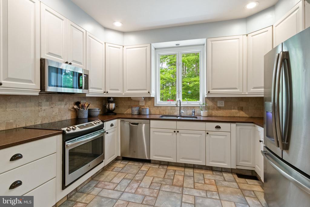 10108 ROCKINGHORSE LN, SPOTSYLVANIA, Virginia 22553, 4 Bedrooms Bedrooms, ,4 BathroomsBathrooms,Residential,10108 ROCKINGHORSE LN,VASP2032632 MLS # VASP2032632