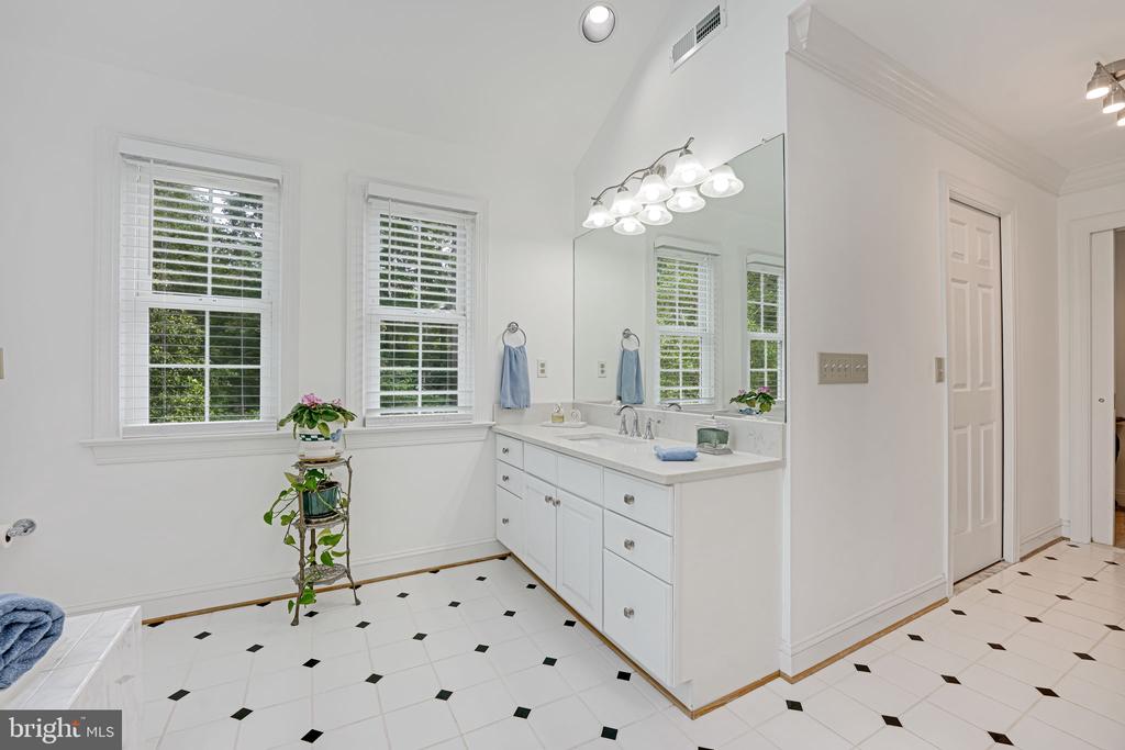 11609 LONGSTREET DR, SPOTSYLVANIA, Virginia 22551, 4 Bedrooms Bedrooms, ,4 BathroomsBathrooms,Residential,11609 LONGSTREET DR,VASP2032746 MLS # VASP2032746