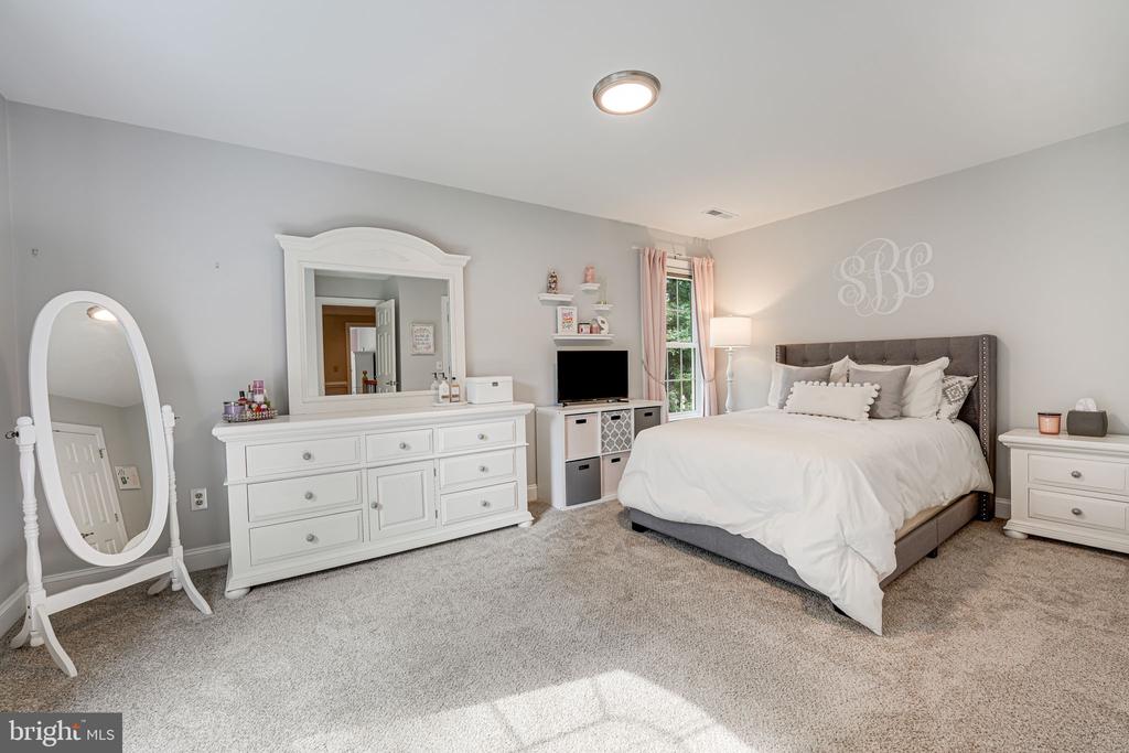 11609 LONGSTREET DR, SPOTSYLVANIA, Virginia 22551, 4 Bedrooms Bedrooms, ,4 BathroomsBathrooms,Residential,11609 LONGSTREET DR,VASP2032746 MLS # VASP2032746