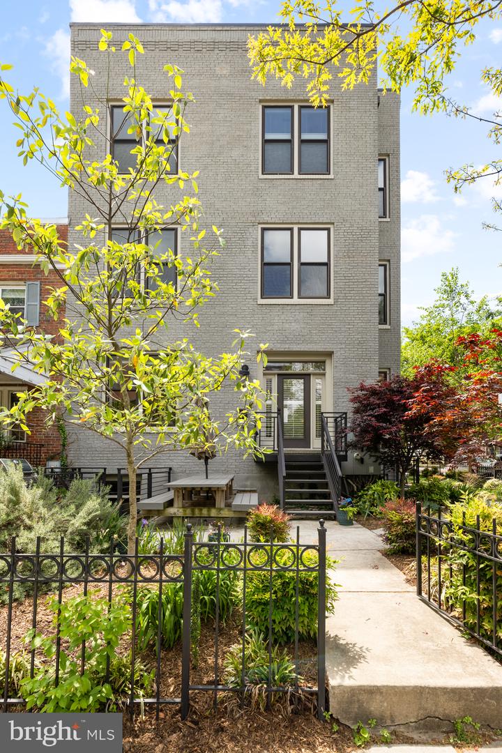 1401 K ST SE #2, WASHINGTON, District Of Columbia 20003, 2 Bedrooms Bedrooms, ,2 BathroomsBathrooms,Residential,For sale,1401 K ST SE #2,DCDC2183682 MLS # DCDC2183682