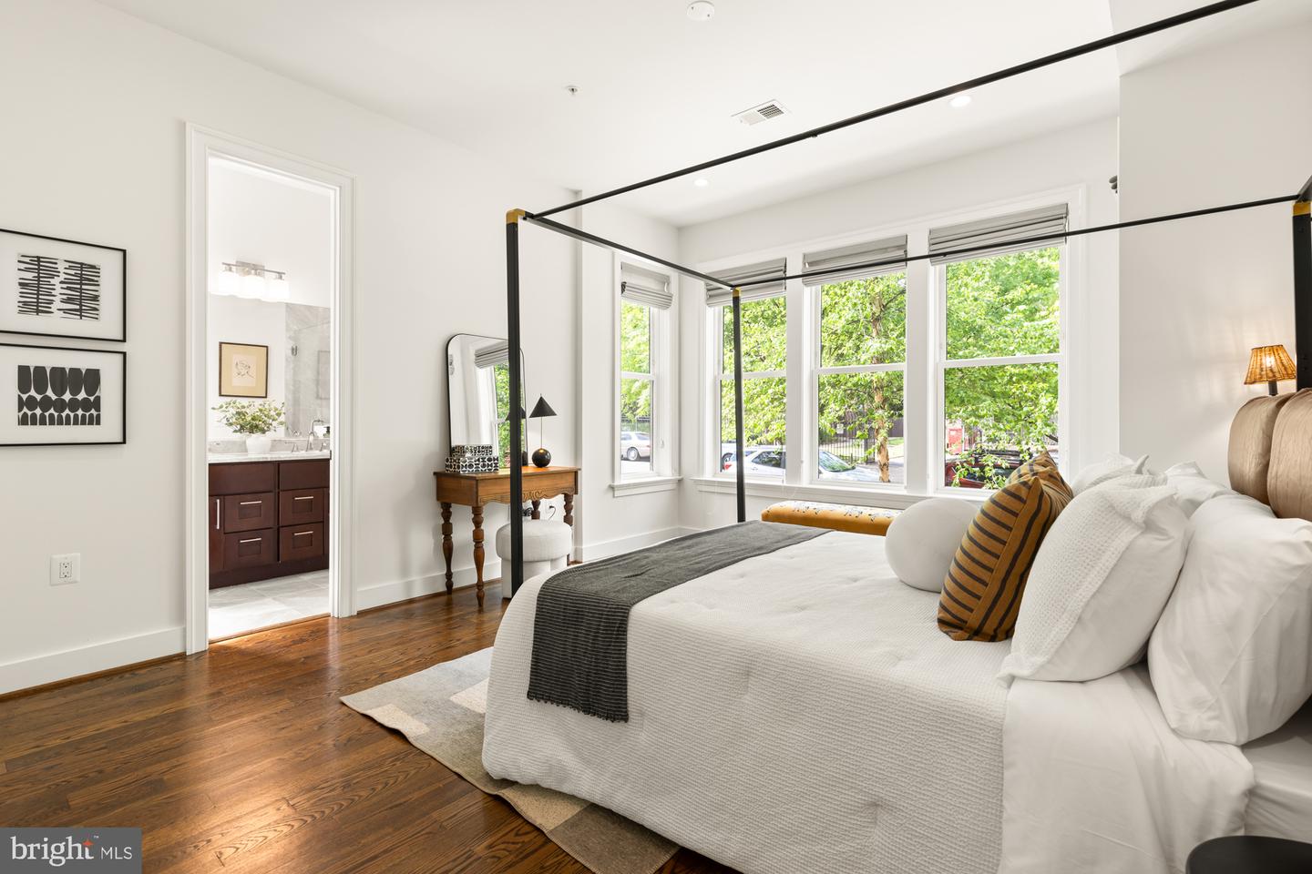 1401 K ST SE #2, WASHINGTON, District Of Columbia 20003, 2 Bedrooms Bedrooms, ,2 BathroomsBathrooms,Residential,For sale,1401 K ST SE #2,DCDC2183682 MLS # DCDC2183682
