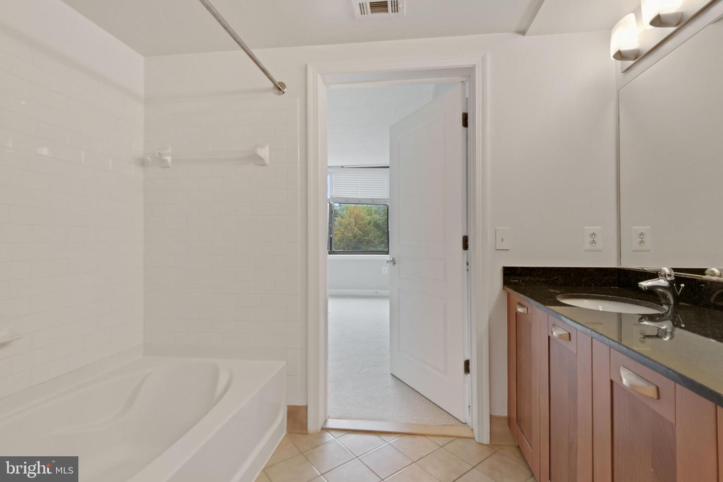 2451 MIDTOWN AVE #516, ALEXANDRIA, Virginia 22303, 2 Bedrooms Bedrooms, ,1 BathroomBathrooms,Residential,For sale,2451 MIDTOWN AVE #516,VAFX2221526 MLS # VAFX2221526