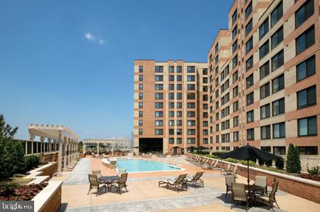 2451 MIDTOWN AVE #516, ALEXANDRIA, Virginia 22303, 2 Bedrooms Bedrooms, ,1 BathroomBathrooms,Residential,For sale,2451 MIDTOWN AVE #516,VAFX2221526 MLS # VAFX2221526