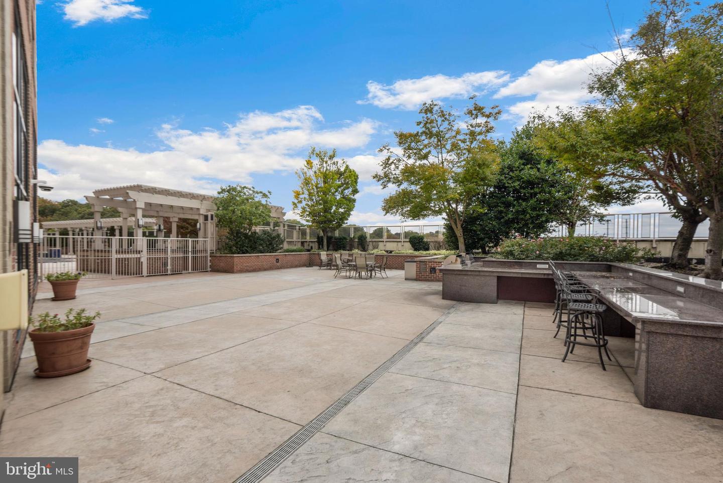2451 MIDTOWN AVE #516, ALEXANDRIA, Virginia 22303, 2 Bedrooms Bedrooms, ,1 BathroomBathrooms,Residential,For sale,2451 MIDTOWN AVE #516,VAFX2221526 MLS # VAFX2221526