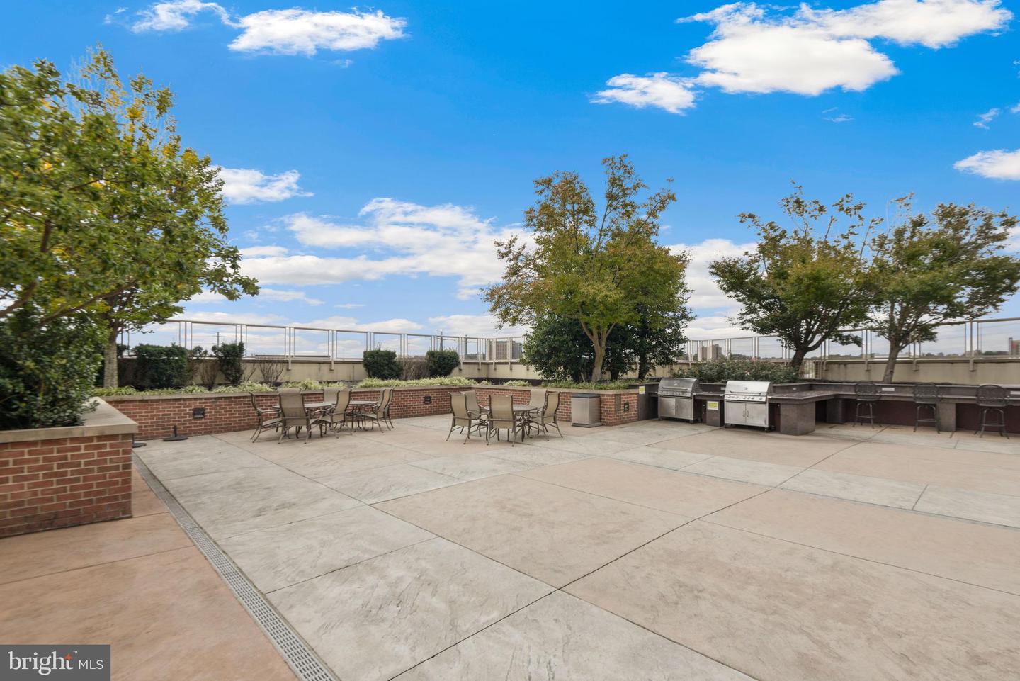 2451 MIDTOWN AVE #516, ALEXANDRIA, Virginia 22303, 2 Bedrooms Bedrooms, ,1 BathroomBathrooms,Residential,For sale,2451 MIDTOWN AVE #516,VAFX2221526 MLS # VAFX2221526