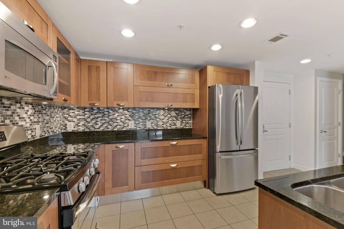 2451 MIDTOWN AVE #516, ALEXANDRIA, Virginia 22303, 2 Bedrooms Bedrooms, ,1 BathroomBathrooms,Residential,For sale,2451 MIDTOWN AVE #516,VAFX2221526 MLS # VAFX2221526