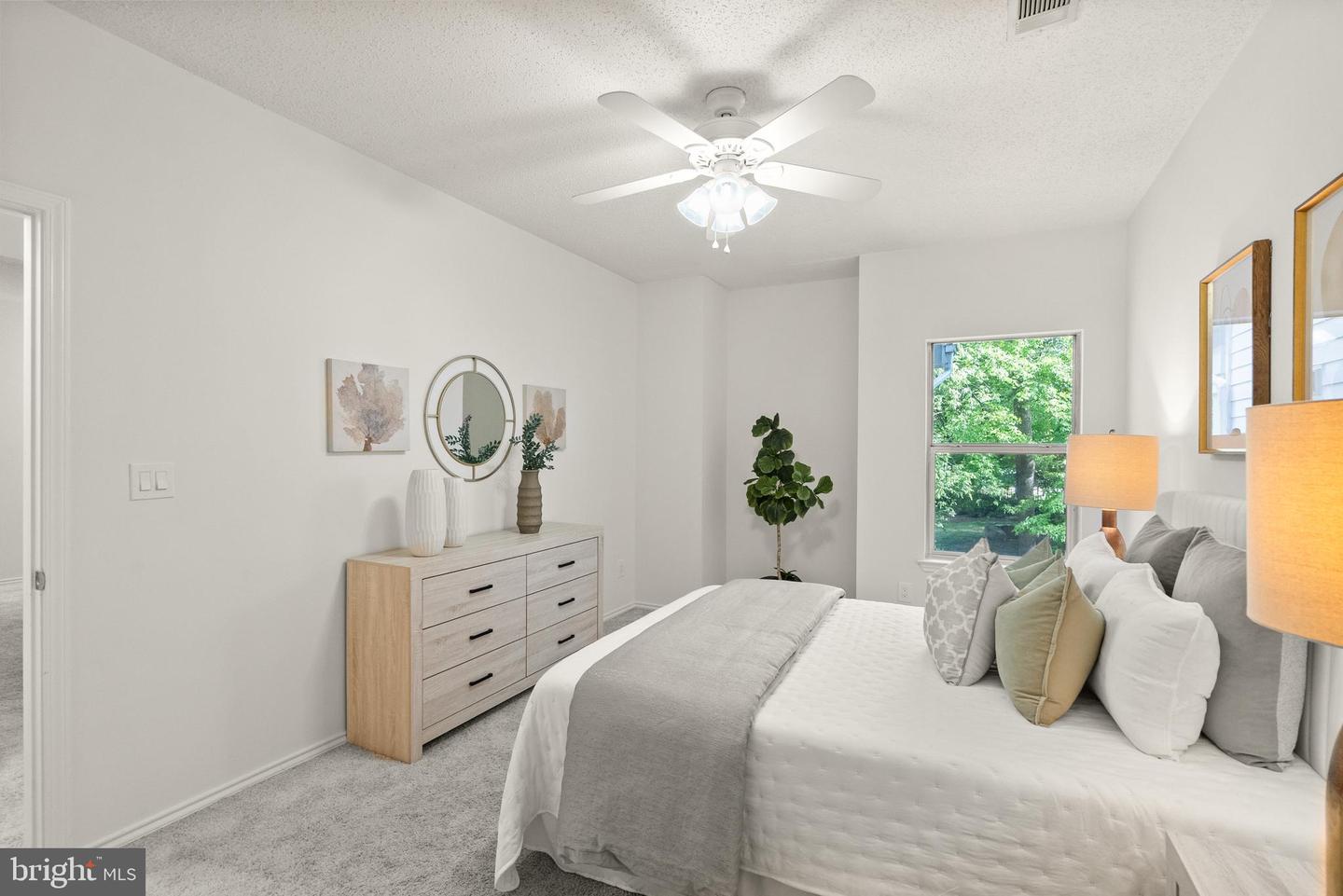 4400 HELMSFORD LN #202, FAIRFAX, Virginia 22033, 2 Bedrooms Bedrooms, ,2 BathroomsBathrooms,Residential,For sale,4400 HELMSFORD LN #202,VAFX2224030 MLS # VAFX2224030