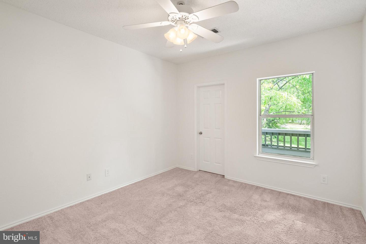 4400 HELMSFORD LN #202, FAIRFAX, Virginia 22033, 2 Bedrooms Bedrooms, ,2 BathroomsBathrooms,Residential,For sale,4400 HELMSFORD LN #202,VAFX2224030 MLS # VAFX2224030