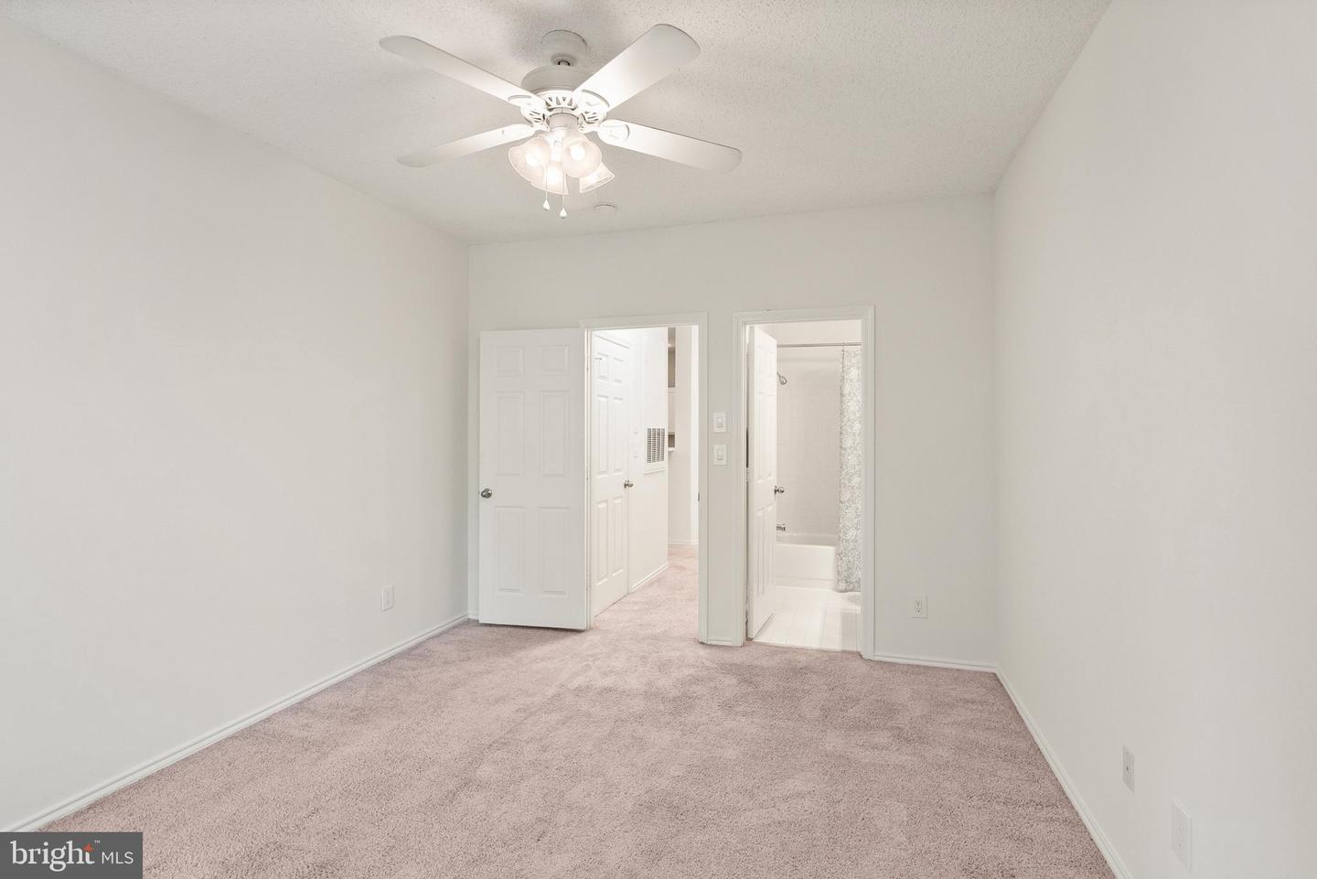 4400 HELMSFORD LN #202, FAIRFAX, Virginia 22033, 2 Bedrooms Bedrooms, ,2 BathroomsBathrooms,Residential,For sale,4400 HELMSFORD LN #202,VAFX2224030 MLS # VAFX2224030