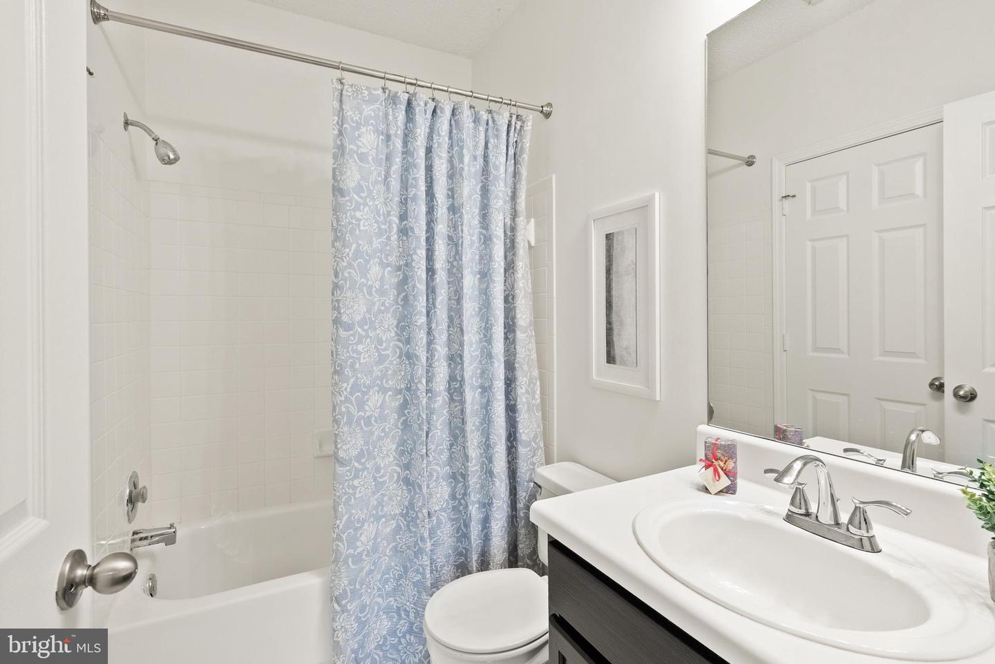 4400 HELMSFORD LN #202, FAIRFAX, Virginia 22033, 2 Bedrooms Bedrooms, ,2 BathroomsBathrooms,Residential,For sale,4400 HELMSFORD LN #202,VAFX2224030 MLS # VAFX2224030