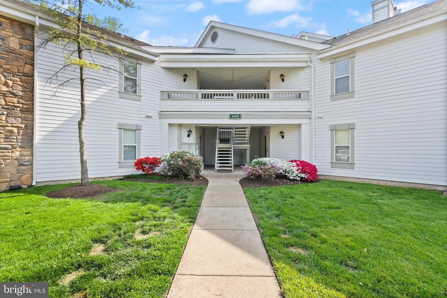 4400 HELMSFORD LN #202, FAIRFAX, Virginia 22033, 2 Bedrooms Bedrooms, ,2 BathroomsBathrooms,Residential,For sale,4400 HELMSFORD LN #202,VAFX2224030 MLS # VAFX2224030