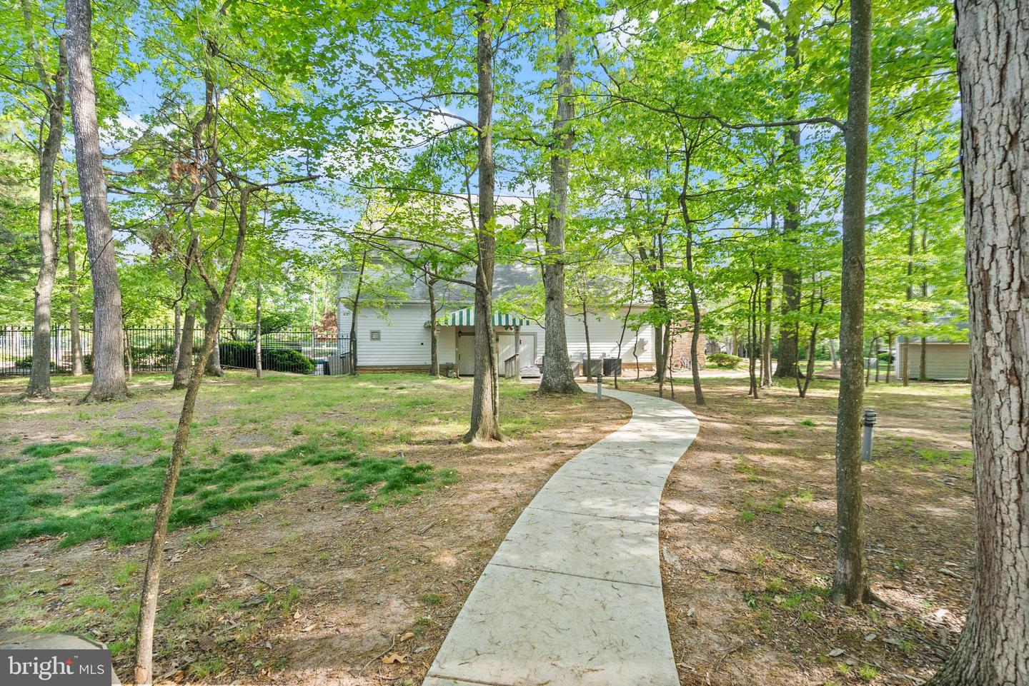 4400 HELMSFORD LN #202, FAIRFAX, Virginia 22033, 2 Bedrooms Bedrooms, ,2 BathroomsBathrooms,Residential,For sale,4400 HELMSFORD LN #202,VAFX2224030 MLS # VAFX2224030