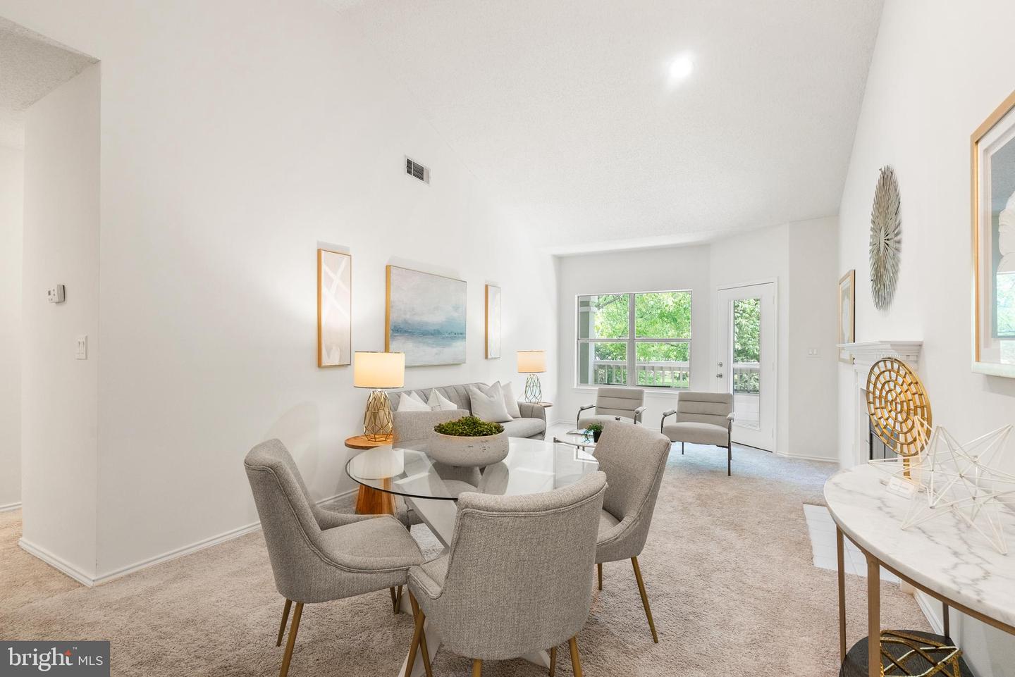 4400 HELMSFORD LN #202, FAIRFAX, Virginia 22033, 2 Bedrooms Bedrooms, ,2 BathroomsBathrooms,Residential,For sale,4400 HELMSFORD LN #202,VAFX2224030 MLS # VAFX2224030