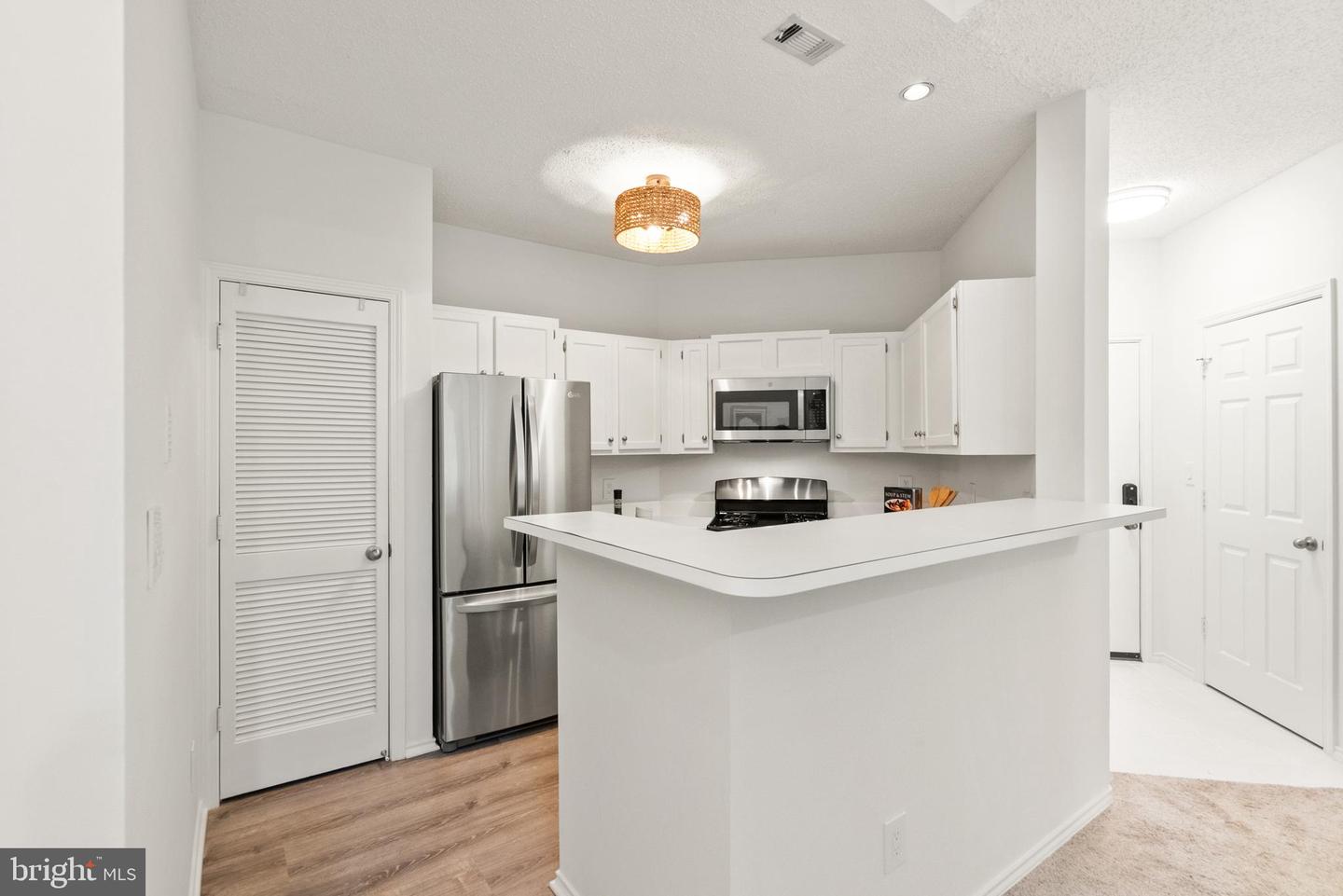 4400 HELMSFORD LN #202, FAIRFAX, Virginia 22033, 2 Bedrooms Bedrooms, ,2 BathroomsBathrooms,Residential,For sale,4400 HELMSFORD LN #202,VAFX2224030 MLS # VAFX2224030