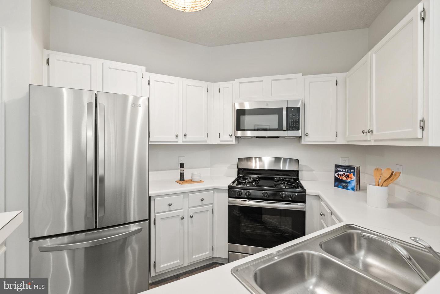 4400 HELMSFORD LN #202, FAIRFAX, Virginia 22033, 2 Bedrooms Bedrooms, ,2 BathroomsBathrooms,Residential,For sale,4400 HELMSFORD LN #202,VAFX2224030 MLS # VAFX2224030