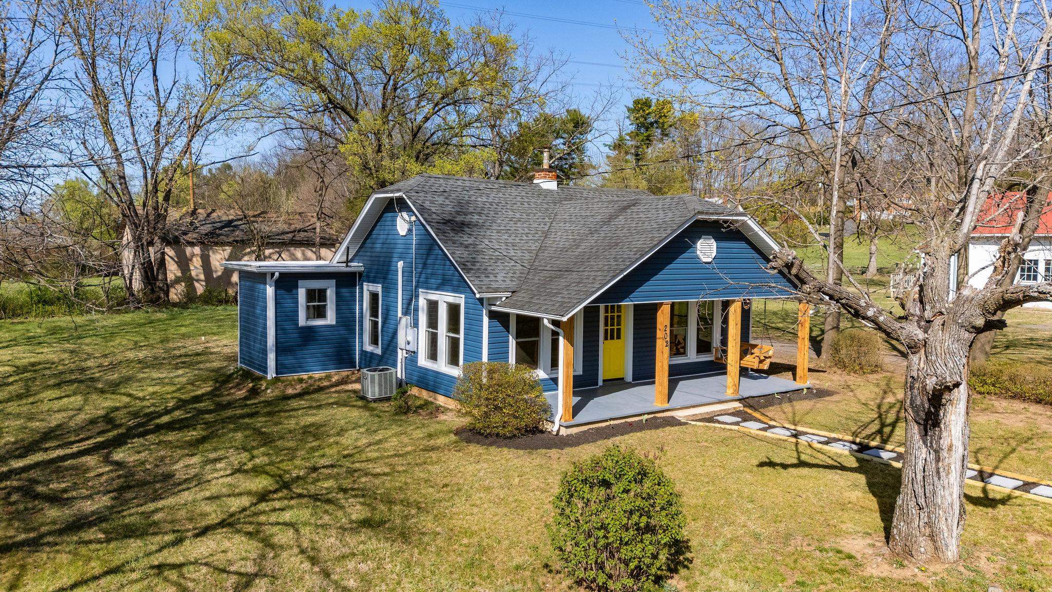 202 DOOMS CROSSING RD, WAYNESBORO, Virginia 22980, 2 Bedrooms Bedrooms, ,1 BathroomBathrooms,Residential,202 DOOMS CROSSING RD,662776 MLS # 662776