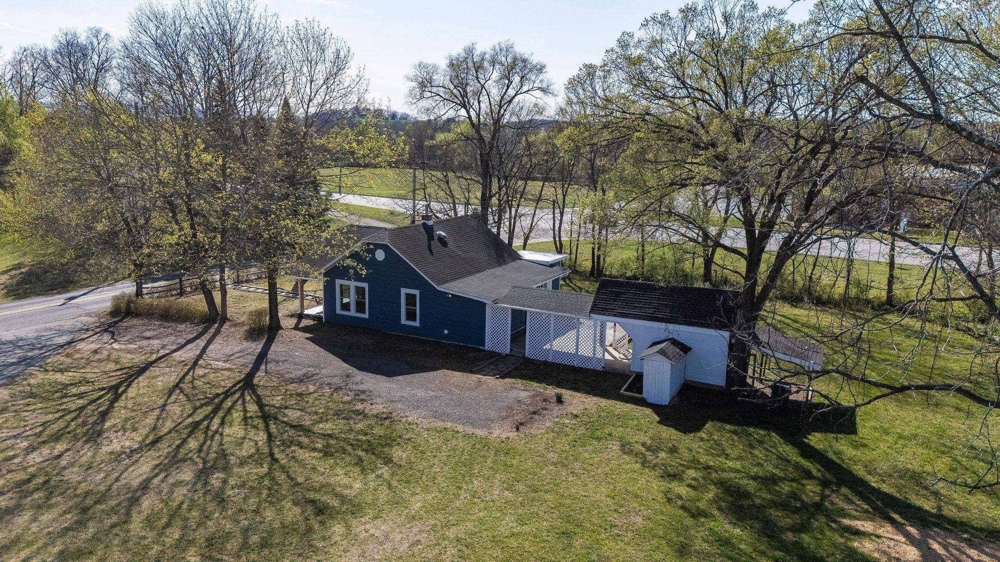 202 DOOMS CROSSING RD, WAYNESBORO, Virginia 22980, 2 Bedrooms Bedrooms, ,1 BathroomBathrooms,Residential,202 DOOMS CROSSING RD,662776 MLS # 662776