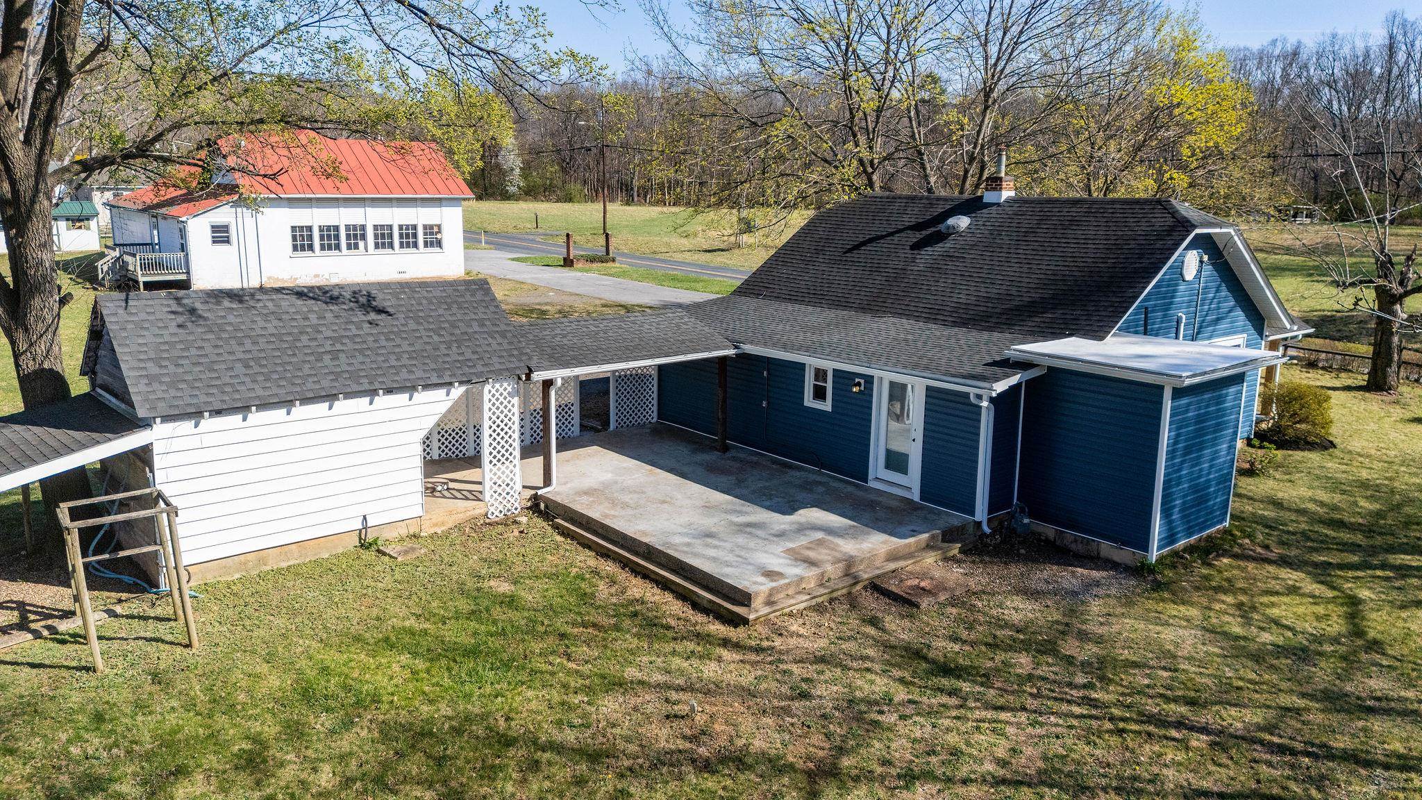 202 DOOMS CROSSING RD, WAYNESBORO, Virginia 22980, 2 Bedrooms Bedrooms, ,1 BathroomBathrooms,Residential,202 DOOMS CROSSING RD,662776 MLS # 662776