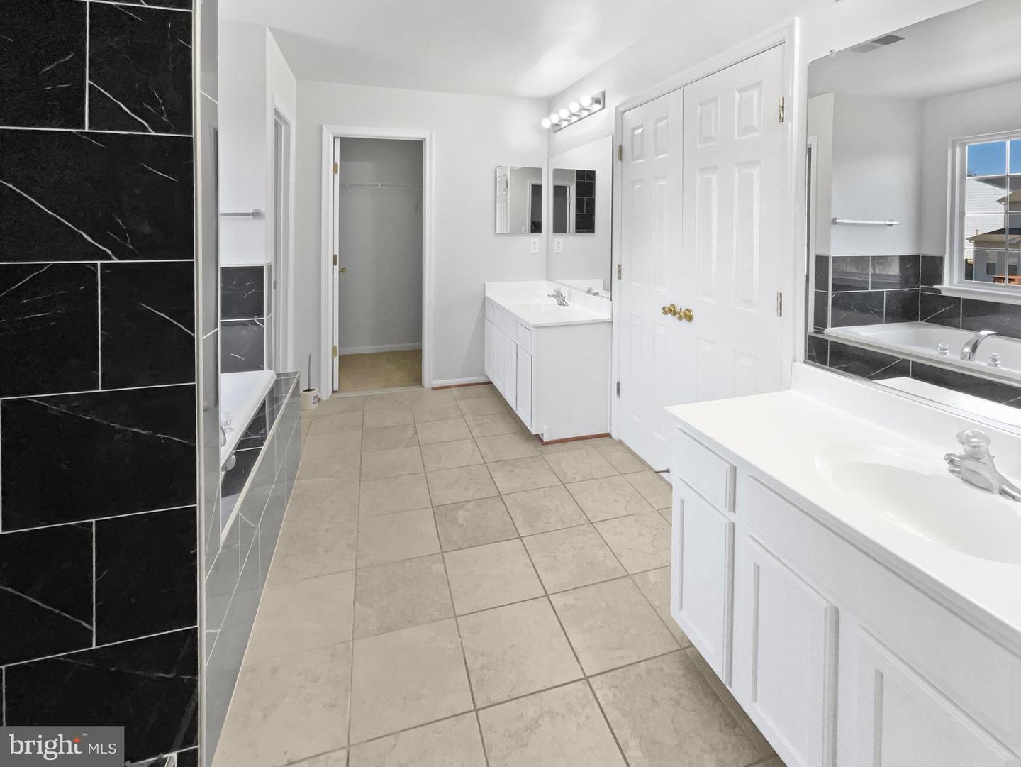 952 DEVONSHIRE CIR, PURCELLVILLE, Virginia 20132, 4 Bedrooms Bedrooms, ,4 BathroomsBathrooms,Residential,For sale,952 DEVONSHIRE CIR,VALO2089974 MLS # VALO2089974