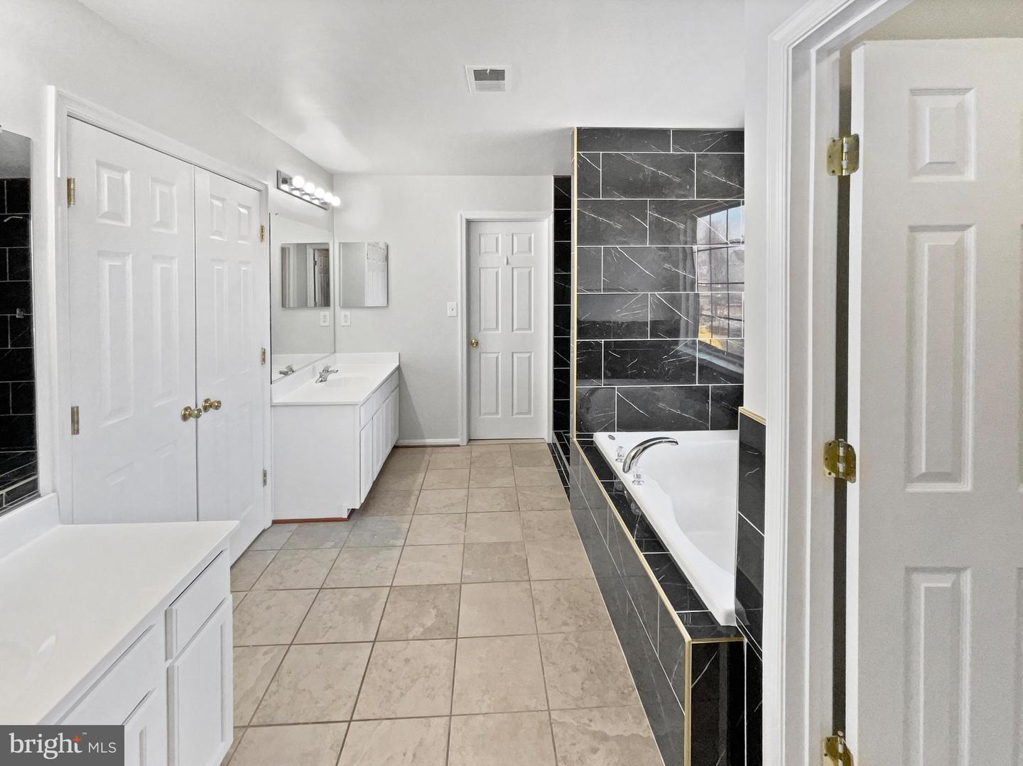 952 DEVONSHIRE CIR, PURCELLVILLE, Virginia 20132, 4 Bedrooms Bedrooms, ,4 BathroomsBathrooms,Residential,For sale,952 DEVONSHIRE CIR,VALO2089974 MLS # VALO2089974
