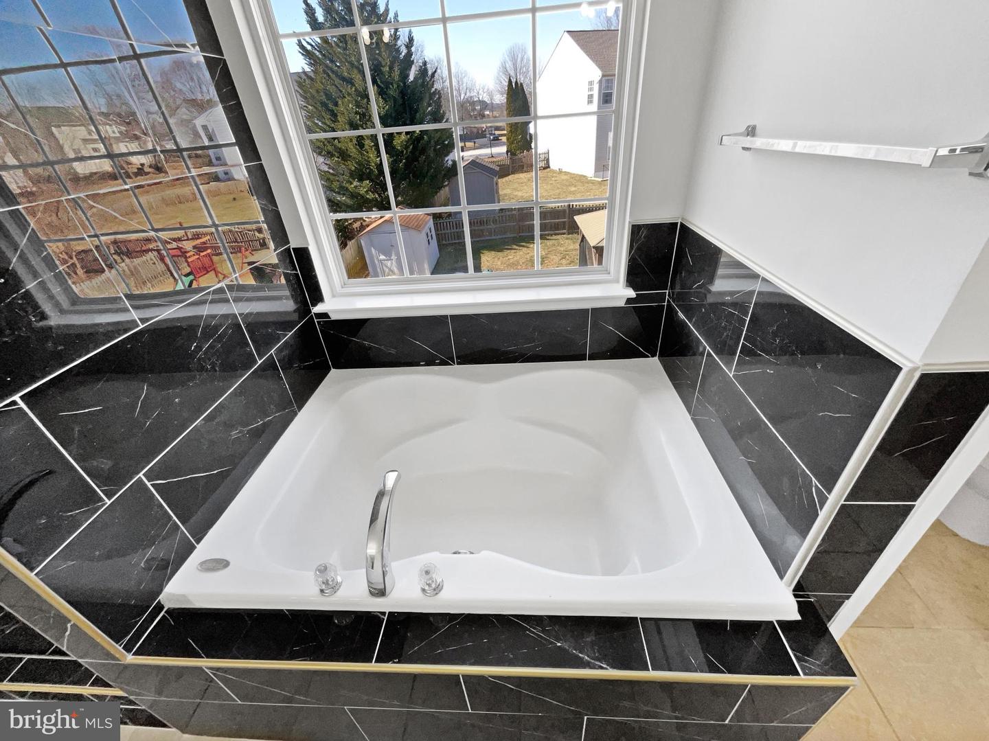 952 DEVONSHIRE CIR, PURCELLVILLE, Virginia 20132, 4 Bedrooms Bedrooms, ,4 BathroomsBathrooms,Residential,For sale,952 DEVONSHIRE CIR,VALO2089974 MLS # VALO2089974