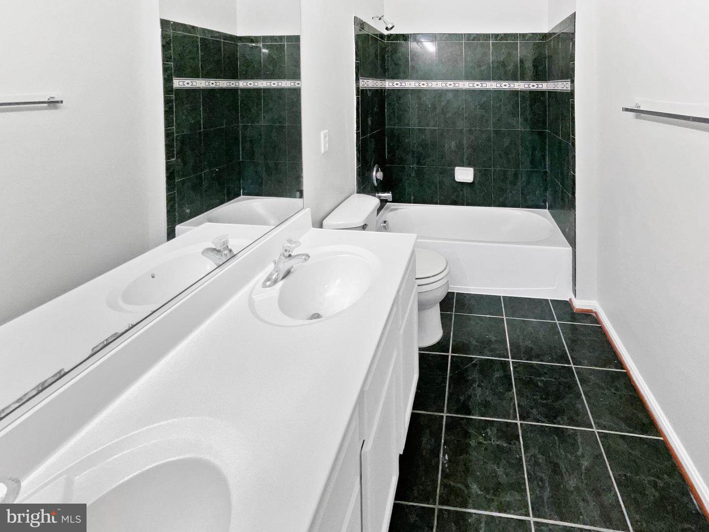 952 DEVONSHIRE CIR, PURCELLVILLE, Virginia 20132, 4 Bedrooms Bedrooms, ,4 BathroomsBathrooms,Residential,For sale,952 DEVONSHIRE CIR,VALO2089974 MLS # VALO2089974