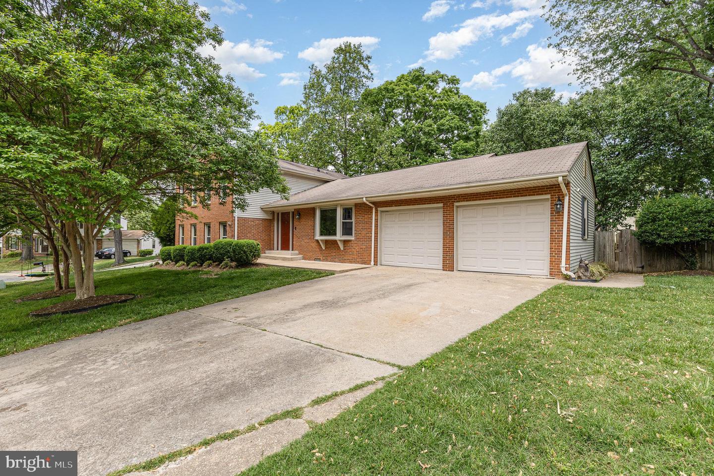 5810 QUEENS GATE CT, ALEXANDRIA, Virginia 22303, 4 Bedrooms Bedrooms, ,3 BathroomsBathrooms,Residential,For sale,5810 QUEENS GATE CT,VAFX2224600 MLS # VAFX2224600